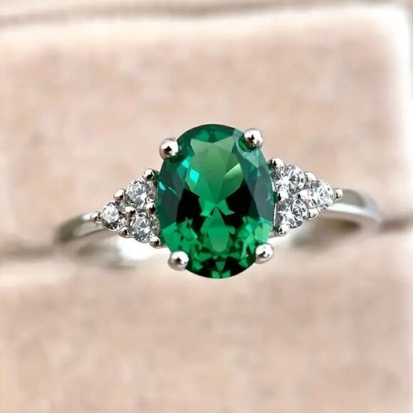 Oval Green Emerald and Zircon Gemstone Ring - Picture 2 of 5